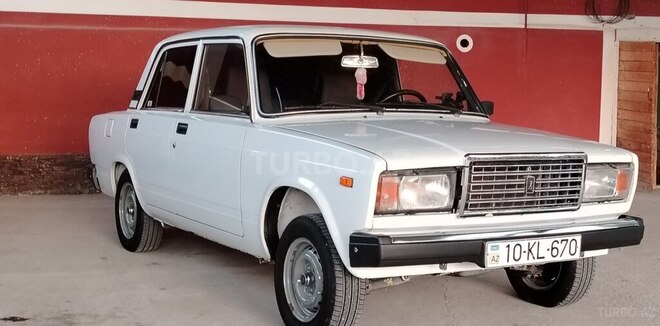 LADA (VAZ) 2107 2002, 185,000 km - 1.6 l - Salyan