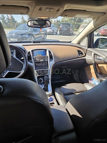 Opel Astra 2013, 289,000 km - 1.6 л - Bakı