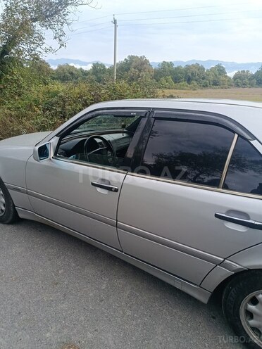 Mercedes C 230 1997, 320,000 km - 2.3 l - Qax
