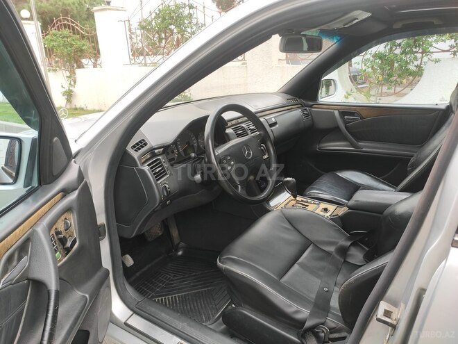 Mercedes E 220 1999, 341,778 km - 2.2 l - Bakı