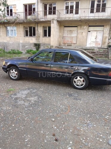 Mercedes E 200 1995, 364,646 km - 2.0 l - Qazax