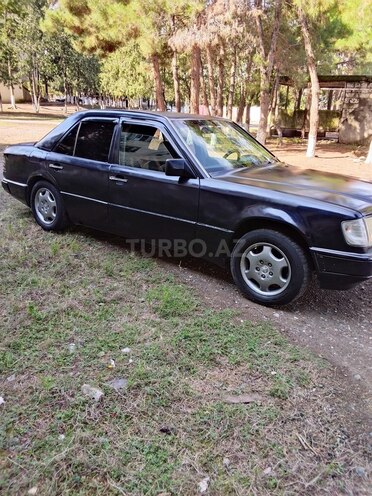 Mercedes E 200 1995, 364,646 km - 2.0 l - Qazax