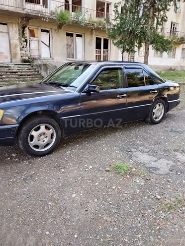Mercedes E 200 1995, 364,646 km - 2.0 l - Qazax