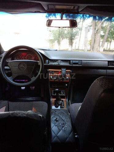 Mercedes E 200 1995, 364,646 km - 2.0 l - Qazax