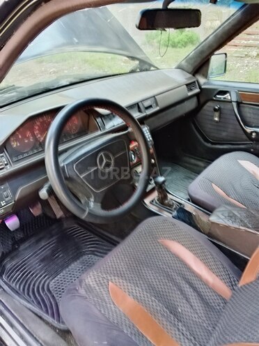 Mercedes E 200 1995, 364,646 km - 2.0 l - Qazax