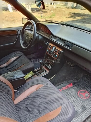 Mercedes E 200 1995, 364,646 km - 2.0 l - Qazax