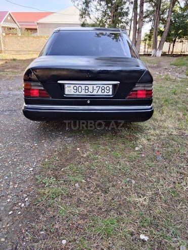 Mercedes E 200 1995, 364,646 km - 2.0 l - Qazax