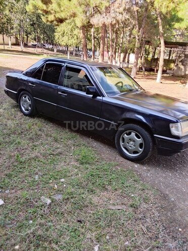 Mercedes E 200 1995, 364,646 km - 2.0 l - Qazax
