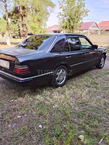 Mercedes E 200 1995, 364,646 km - 2.0 l - Qazax