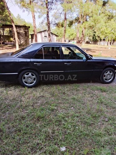 Mercedes E 200 1995, 364,646 km - 2.0 l - Qazax