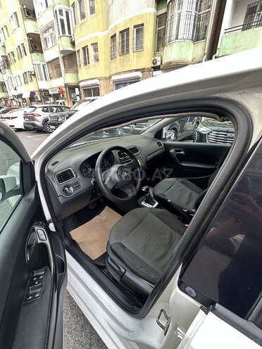Volkswagen Polo 2010, 268,376 km - 1.4 л - Bakı