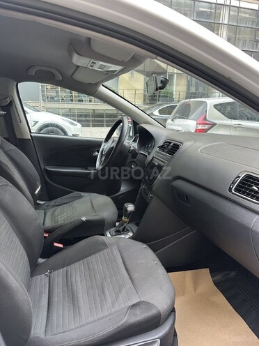 Volkswagen Polo 2010, 268,376 km - 1.4 л - Bakı
