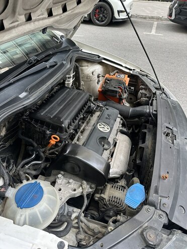 Volkswagen Polo 2010, 268,376 km - 1.4 л - Bakı