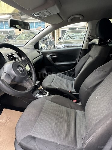 Volkswagen Polo 2010, 268,376 km - 1.4 л - Bakı