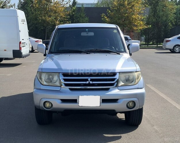 Mitsubishi Pajero io 2002, 195,000 km - 2.0 l - Salyan