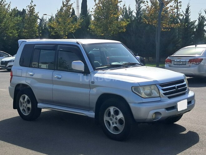 Mitsubishi Pajero io 2002, 195,000 km - 2.0 l - Salyan