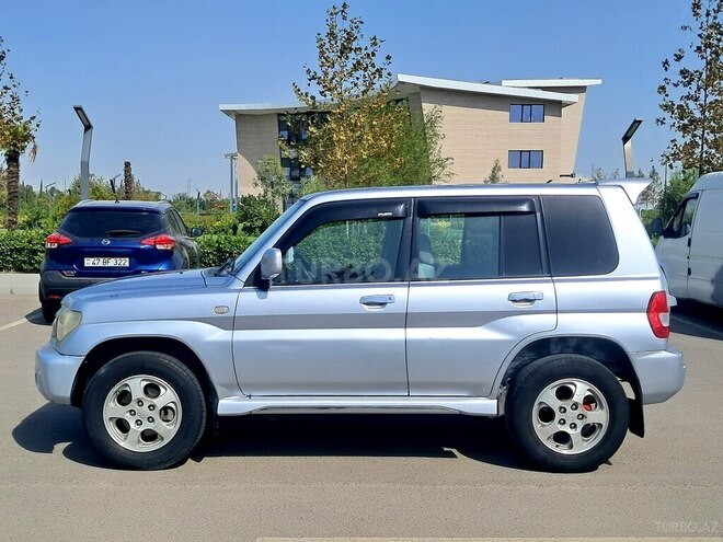 Mitsubishi Pajero io 2002, 195,000 km - 2.0 l - Salyan