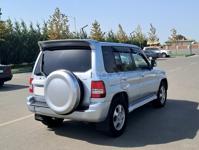 Mitsubishi Pajero io 2002, 195,000 km - 2.0 l - Salyan