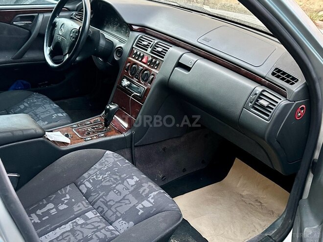 Mercedes E 220 1999, 373,000 km - 2.2 l - Sumqayıt