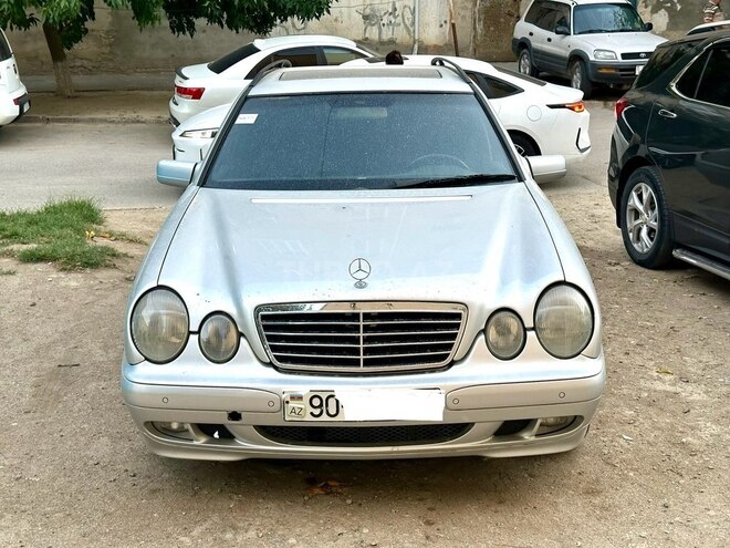 Mercedes E 220 1999, 373,000 km - 2.2 l - Sumqayıt