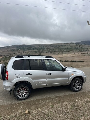 Chevrolet Niva 2009, 108,568 km - 1.7 l - Lerik