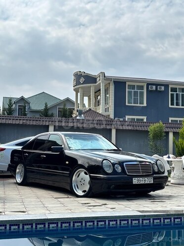Mercedes E 240 1997, 302,500 km - 2.4 л - Bakı