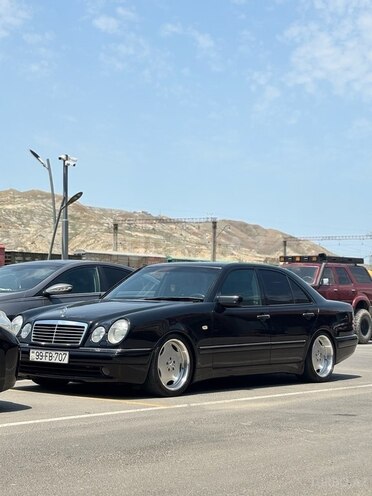 Mercedes E 240 1997, 302,500 km - 2.4 л - Bakı