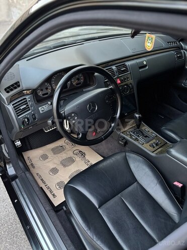 Mercedes E 240 1997, 302,500 km - 2.4 л - Bakı