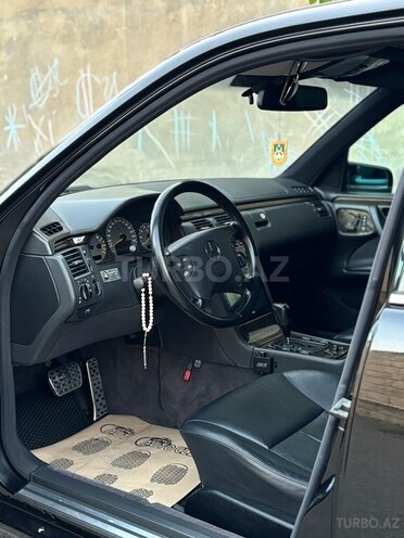 Mercedes E 240 1997, 302,500 km - 2.4 л - Bakı