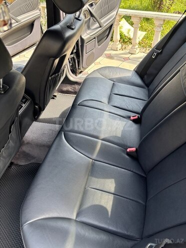 Mercedes E 240 1997, 302,500 km - 2.4 л - Bakı