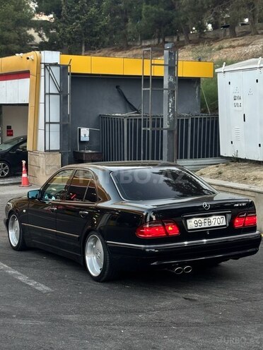 Mercedes E 240 1997, 302,500 km - 2.4 л - Bakı