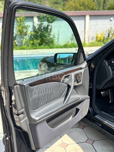 Mercedes E 240 1997, 302,500 km - 2.4 л - Bakı