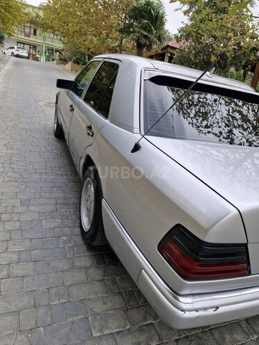 Mercedes E 220 1993, 380,000 km - 2.2 l - Bakı