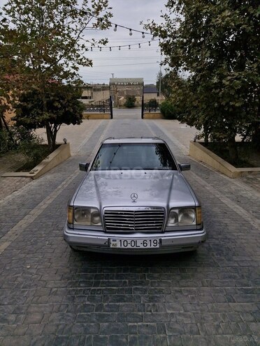 Mercedes E 220 1993, 380,000 km - 2.2 l - Bakı