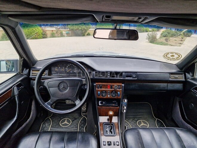 Mercedes E 220 1993, 380,000 km - 2.2 l - Bakı