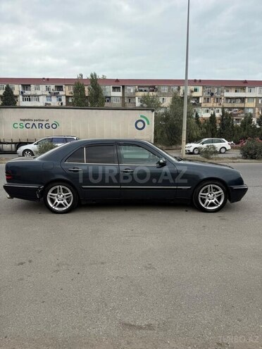 Mercedes E 220 2001, 359,000 km - 2.2 л - Sumqayıt