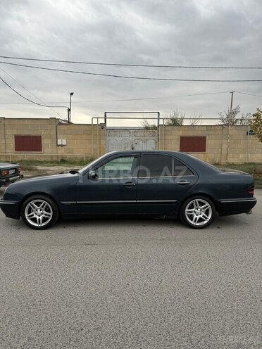 Mercedes E 220 2001, 359,000 km - 2.2 л - Sumqayıt