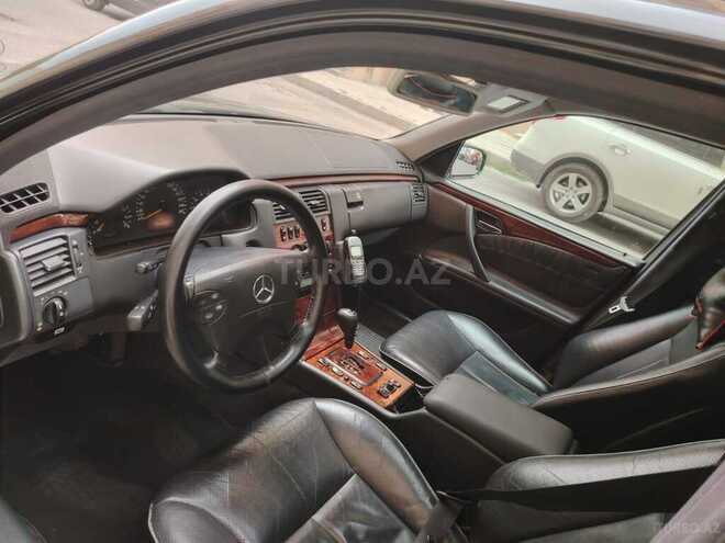 Mercedes E 240 2001, 281,322 km - 2.4 l - Bakı