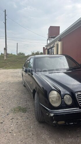 Mercedes E 200 1996, 800,560 km - 2.0 l - Sabirabad
