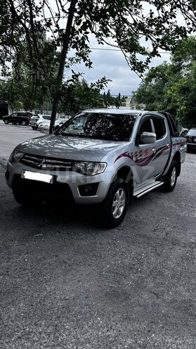 Mitsubishi L200 2012, 190,000 km - 2.5 l - Bakı
