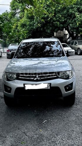 Mitsubishi L200 2012, 190,000 km - 2.5 l - Bakı