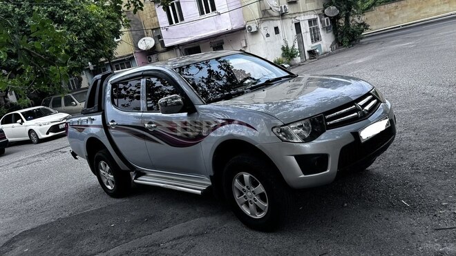 Mitsubishi L200 2012, 190,000 km - 2.5 l - Bakı