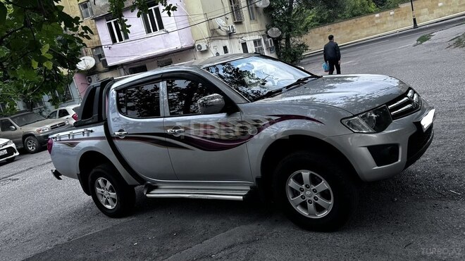 Mitsubishi L200 2012, 190,000 km - 2.5 l - Bakı