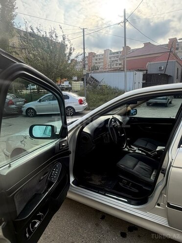 BMW 523 2000, 208,000 km - 2.5 l - Bakı