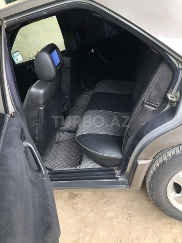 Mercedes 190 1990, 56,899 km - 2.0 l - Salyan