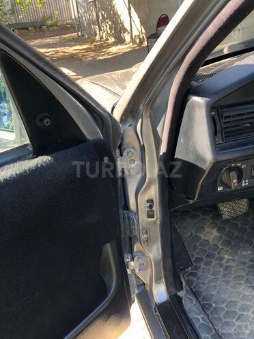 Mercedes 190 1990, 56,899 km - 2.0 l - Salyan