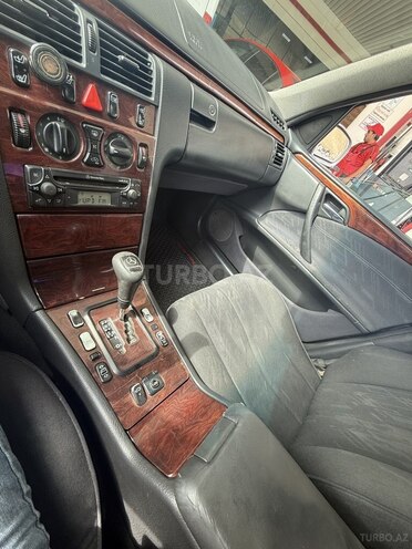Mercedes E 220 2000, 346,484 km - 2.2 l - Bakı