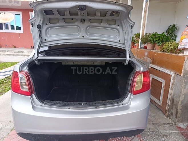 Kia Rio 2010, 282,400 km - 1.4 l - Şəki