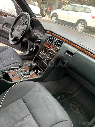 Mercedes E 230 1995, 523,500 km - 2.3 l - Bakı