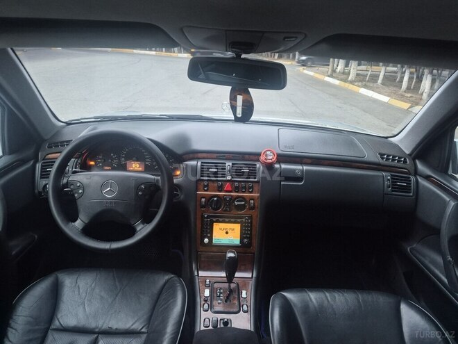 Mercedes E 270 2000, 427,421 km - 2.7 l - Xırdalan